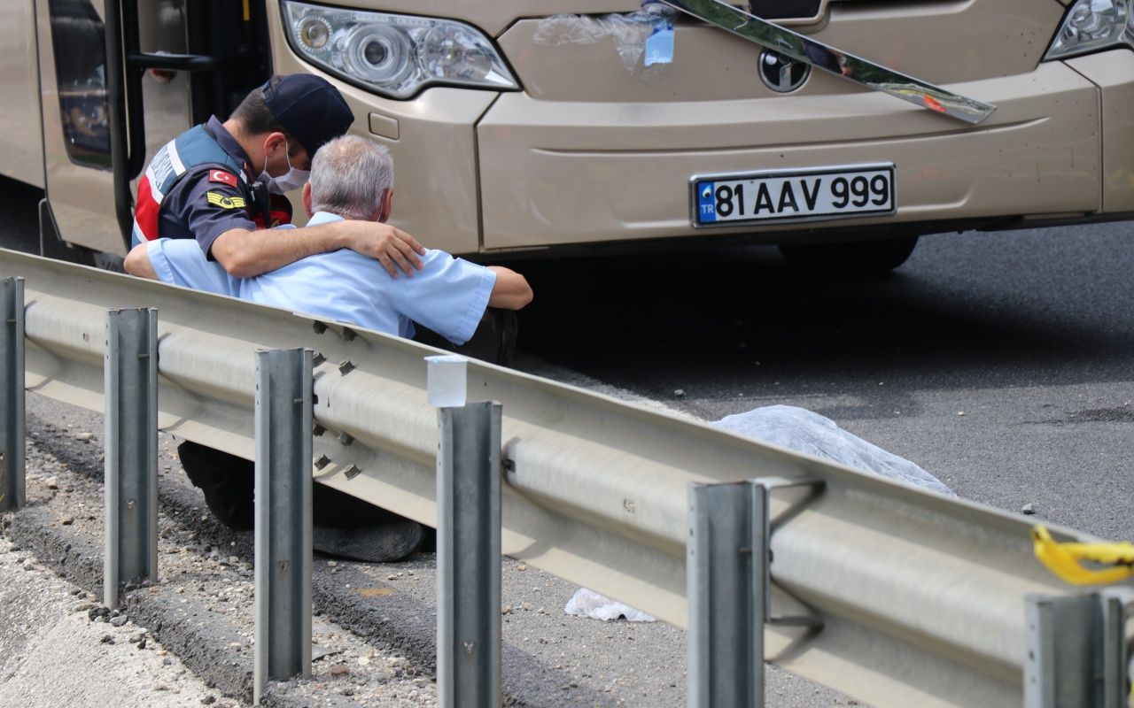 Cesedinin başında gözyaşı döktü! 3