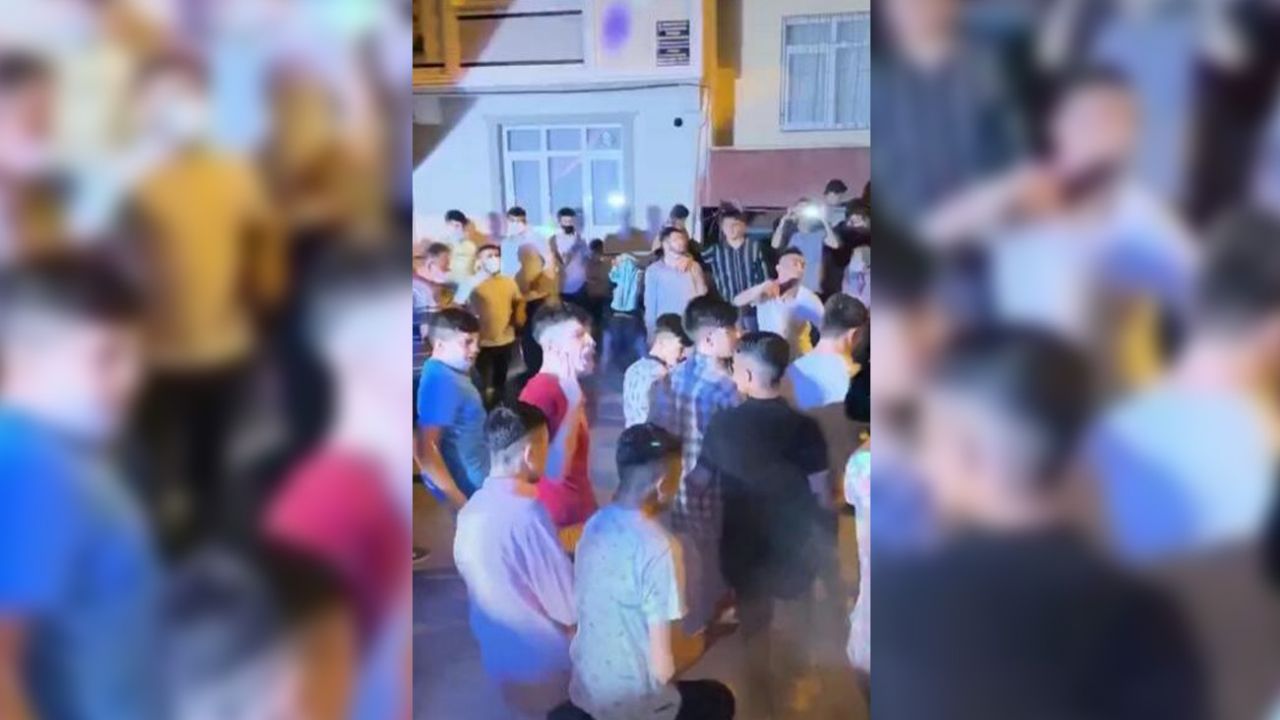 Bağcılar sokaklarında 'koronaya selam' partileri yapıyorlar 1
