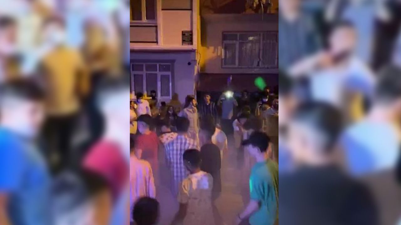 Bağcılar sokaklarında 'koronaya selam' partileri yapıyorlar 3