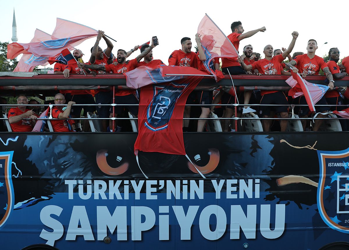 Şampiyon kupasına kavuştu 24