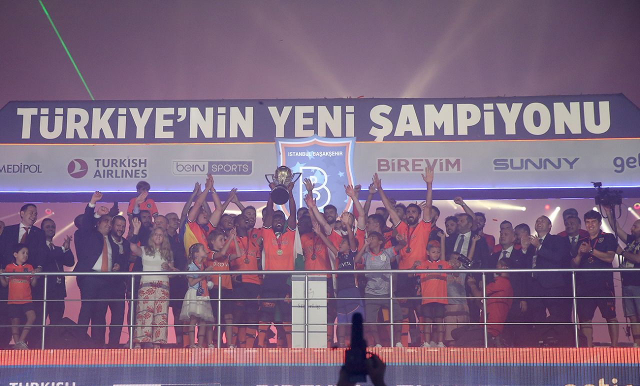 Şampiyon kupasına kavuştu 26