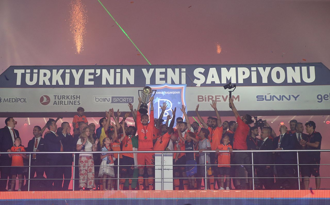 Şampiyon kupasına kavuştu 27