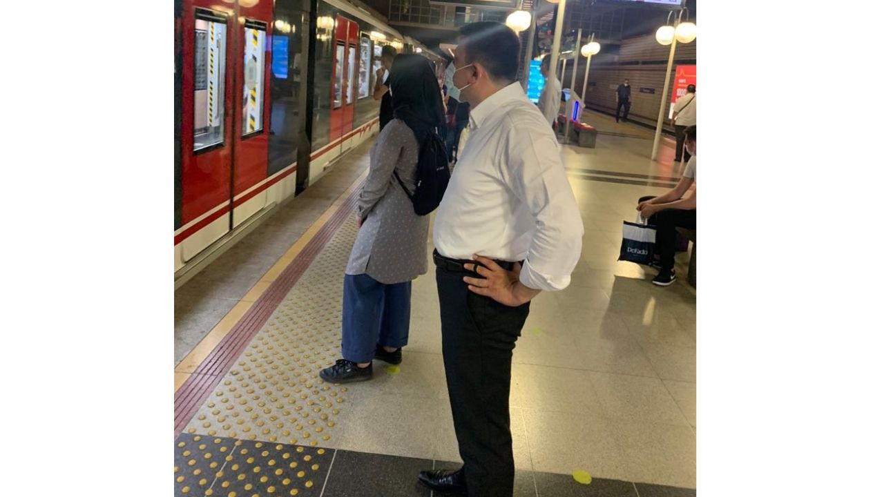 AK Parti Milletvekili Dağ’ın metrodaki fotoğrafları sosyal medyada olay oldu 3