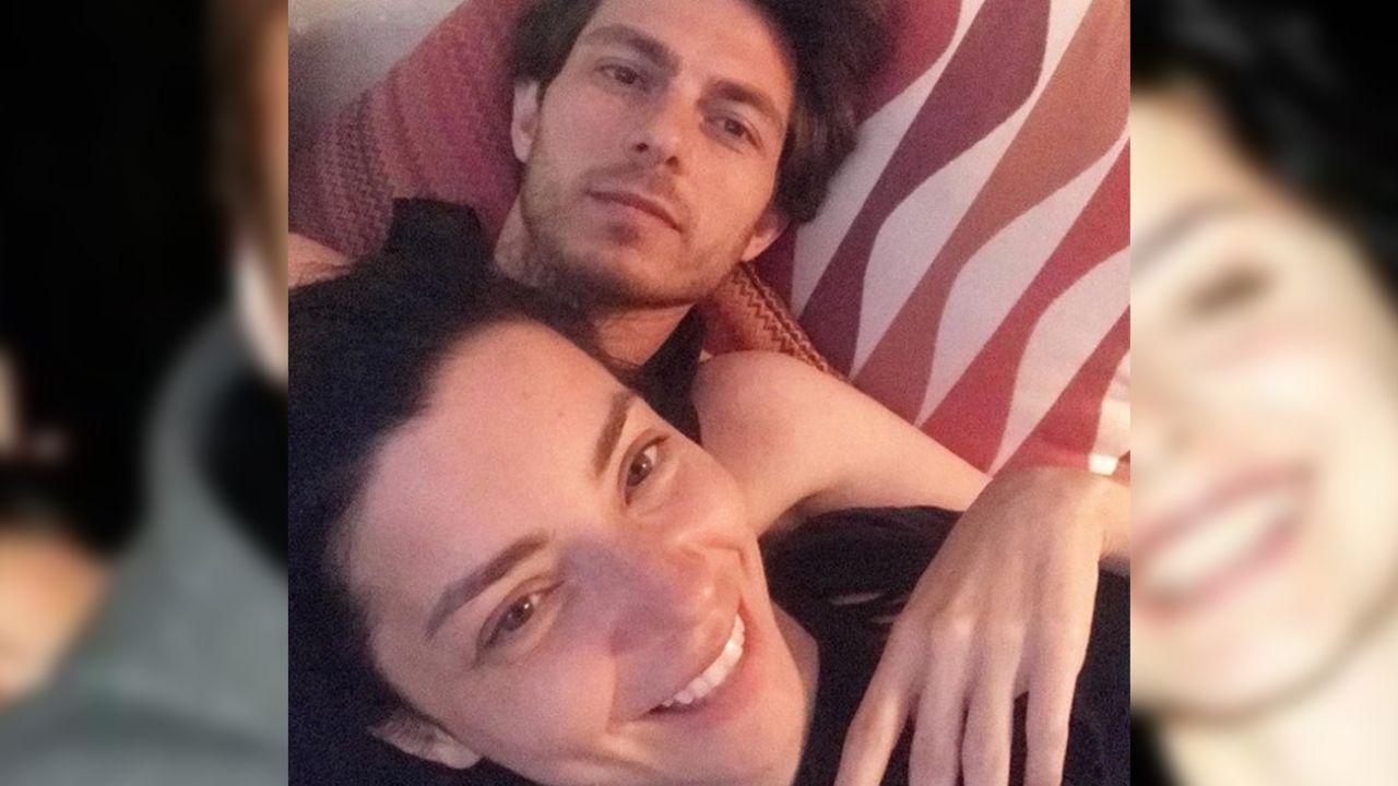 Merve Boluğur’dan yatak pozu 2