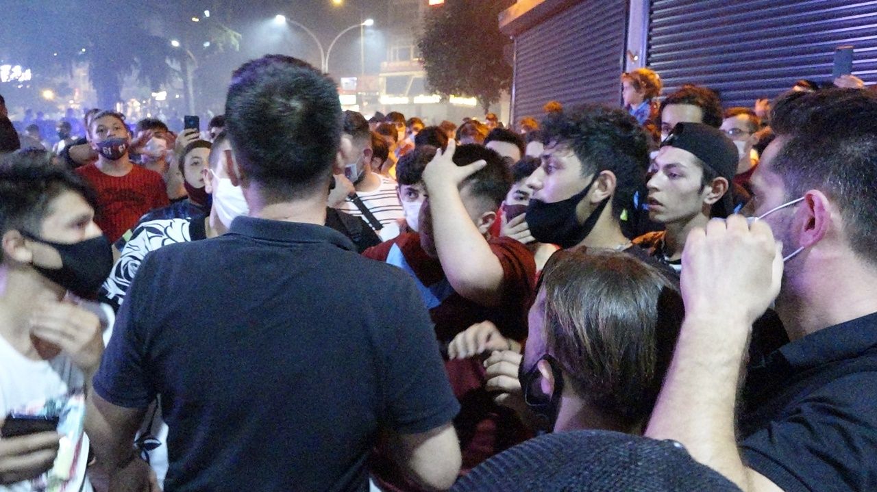 Trabzonspor taraftarı kupayı kutladı 11