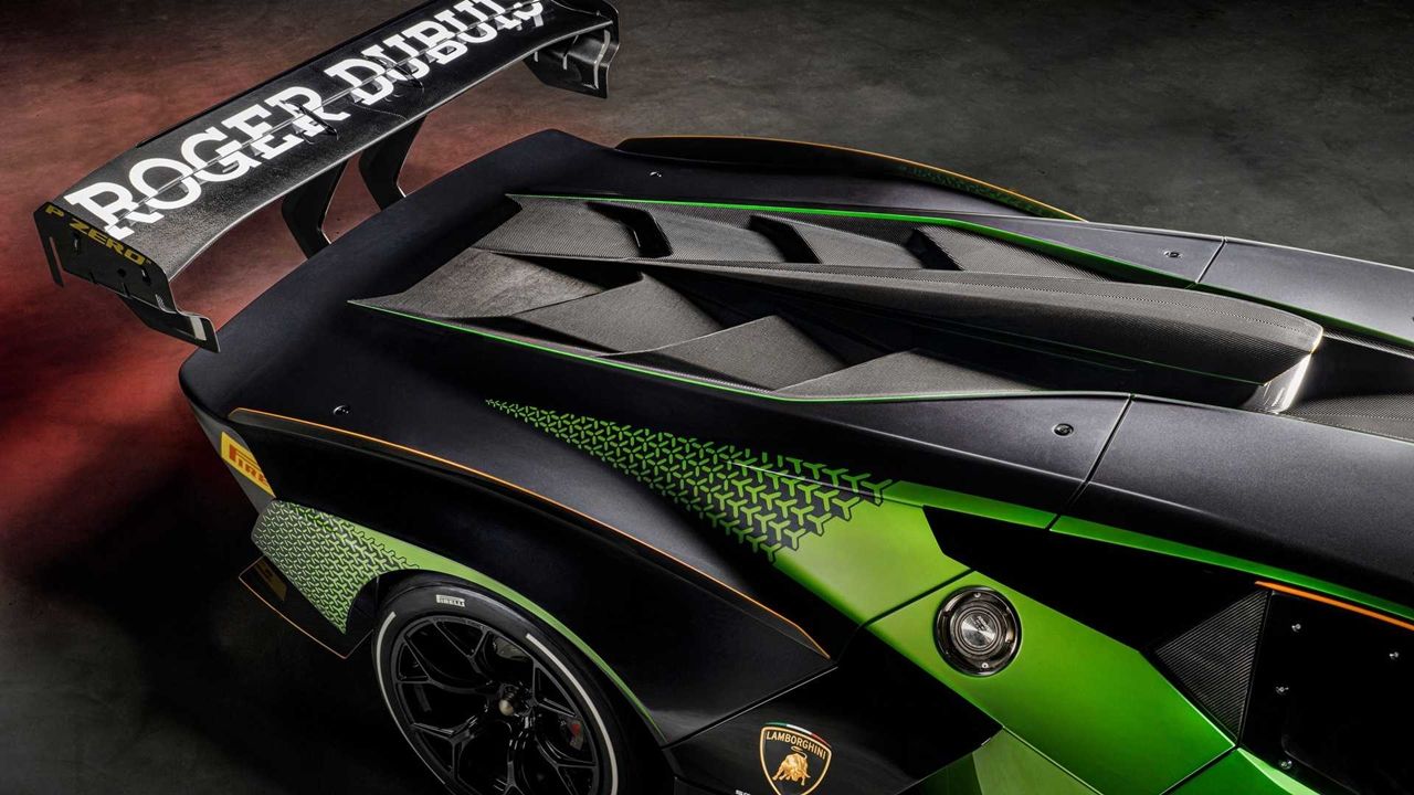 Lamborghini yeni canavarını tanıttı 11