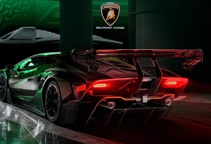 Lamborghini yeni canavarını tanıttı 1