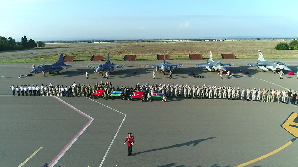 Türk F-16'ları Azerbaycan'da 2