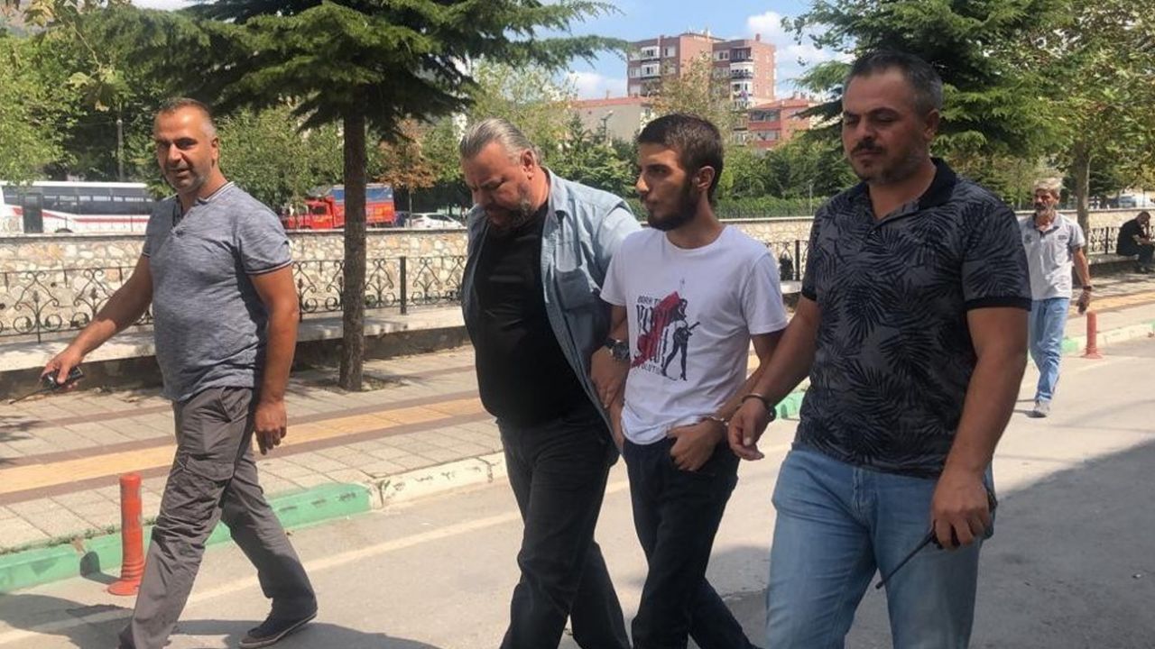 Annesini elli yerinden bıçaklayıp öldürdü! 'Sırtına oturup bıçak darbelerini defalarca vurdum' 1