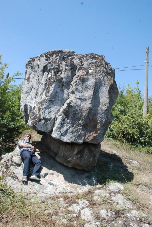 Bartın'daki dik duran kaya görenleri şaşırtıyor! 3