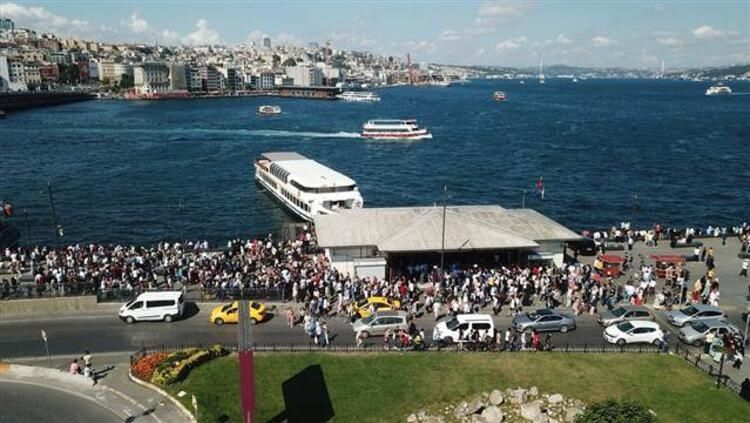 Eminönü'nde bayram izdihamı 2