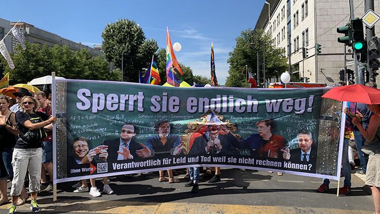Almanya'da koronavirüs kısıtlamaları protesto edildi 5