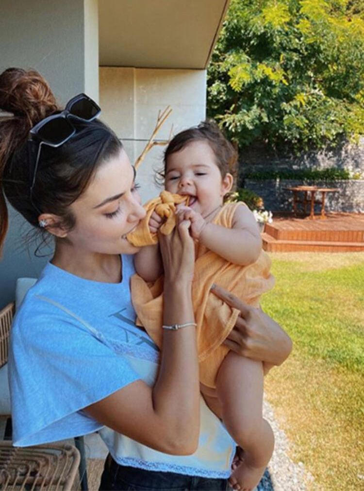 Hande Erçel'in dikkat çeken tişörtü 3 bin 500 TL! 4