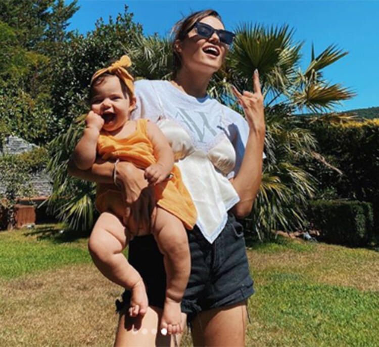 Hande Erçel'in dikkat çeken tişörtü 3 bin 500 TL! 5