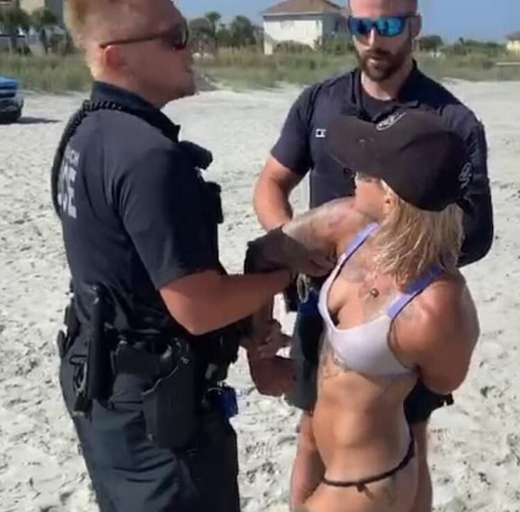 Bikinisi yüzünden tutuklandı! 4