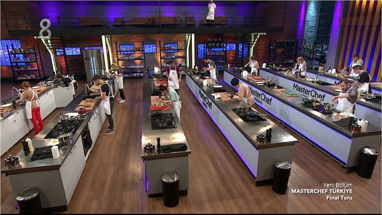 MasterChef'te gerginlik! Yarışmacının hareketi cezasız kalmadı 12