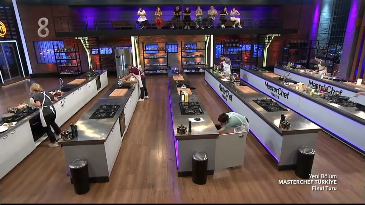 MasterChef'te gerginlik! Yarışmacının hareketi cezasız kalmadı 14