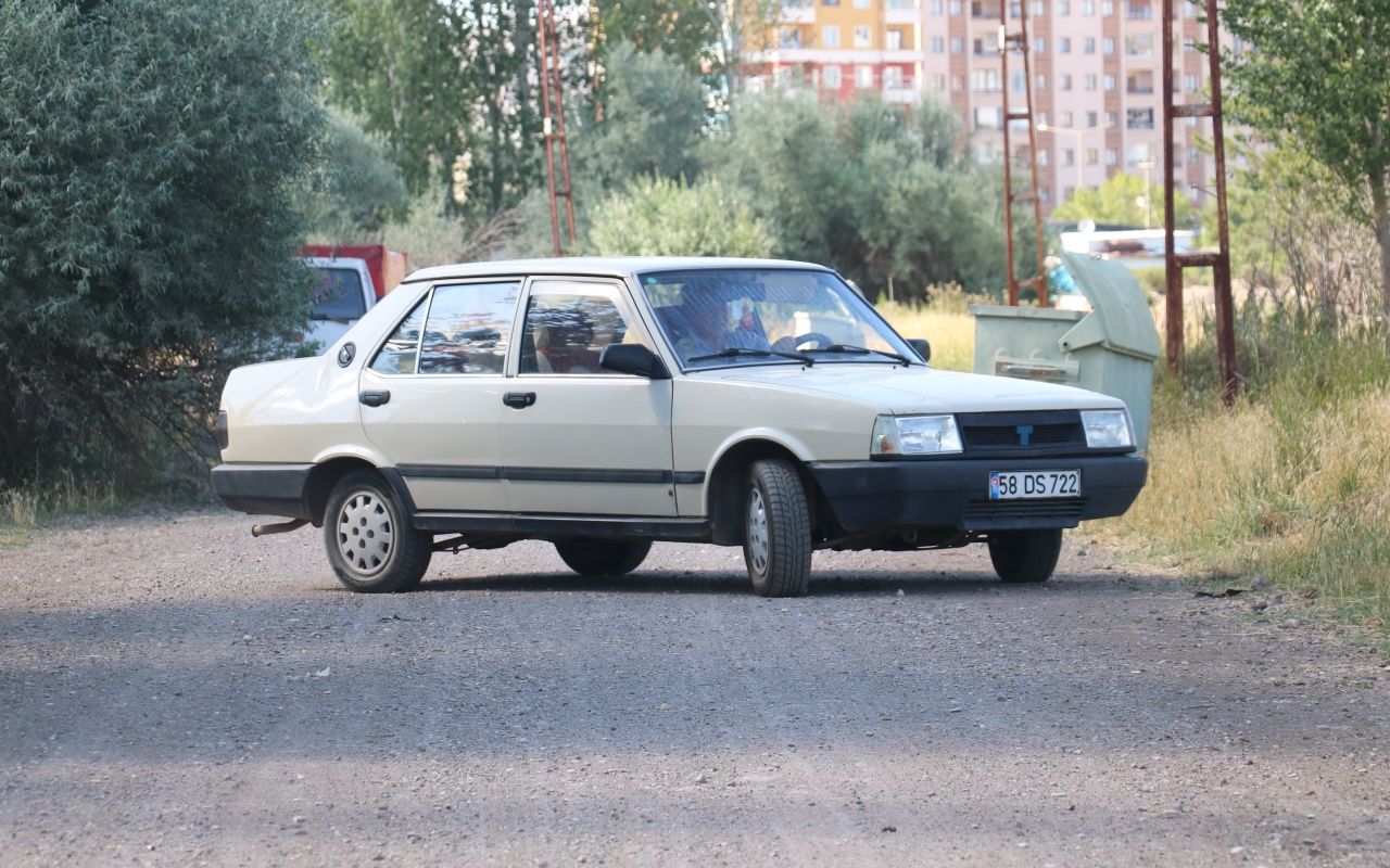 Tek değişeni olmayan 28 yaşındaki otomobiline gelen tüm teklifleri reddediyor 5