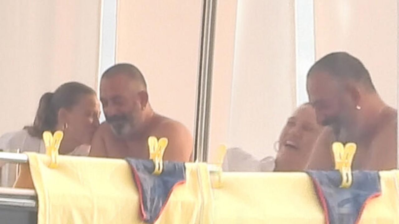 Cem Yılmaz ve Serenay Sarıkaya teknede görüntülendi 1