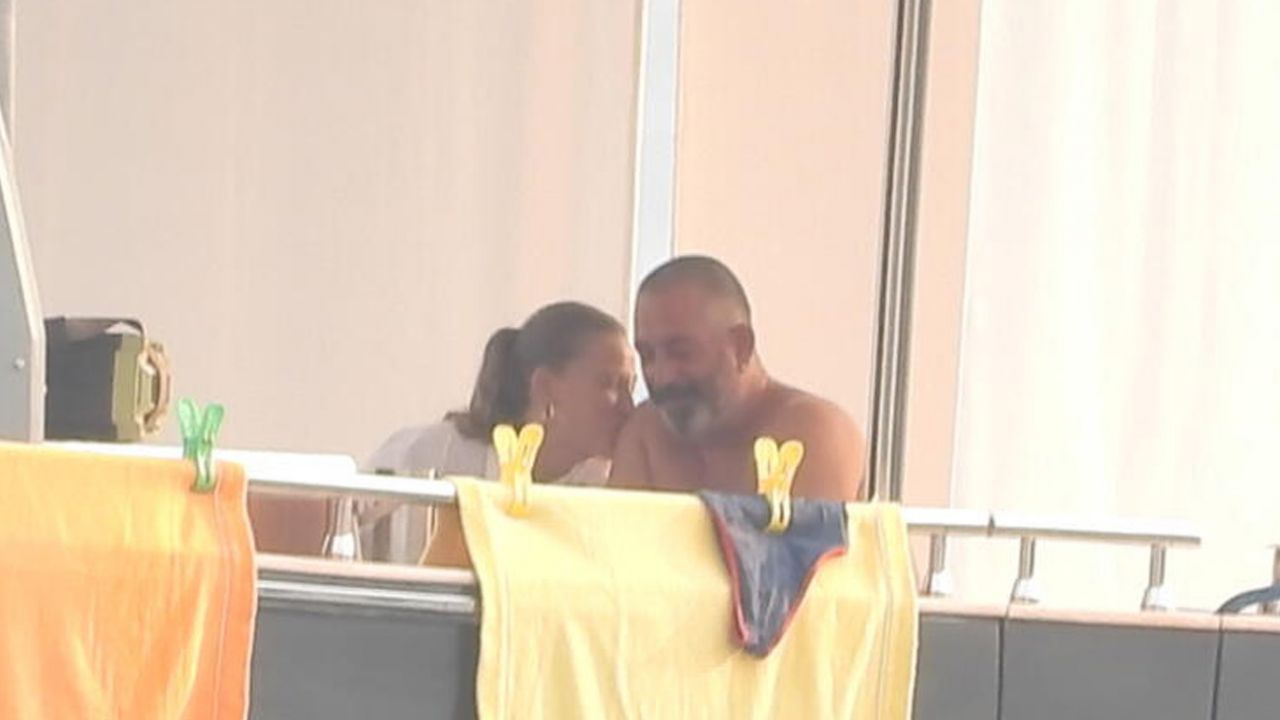 Cem Yılmaz ve Serenay Sarıkaya teknede görüntülendi 5