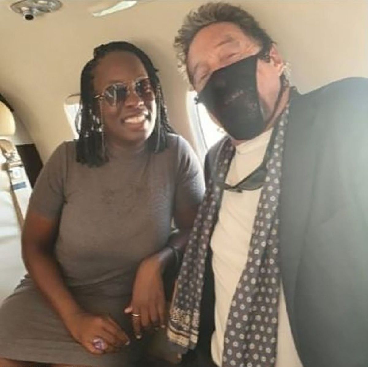 John McAfee, kadın iç çamaşırını maske yapıp takınca gözaltına alındı 3