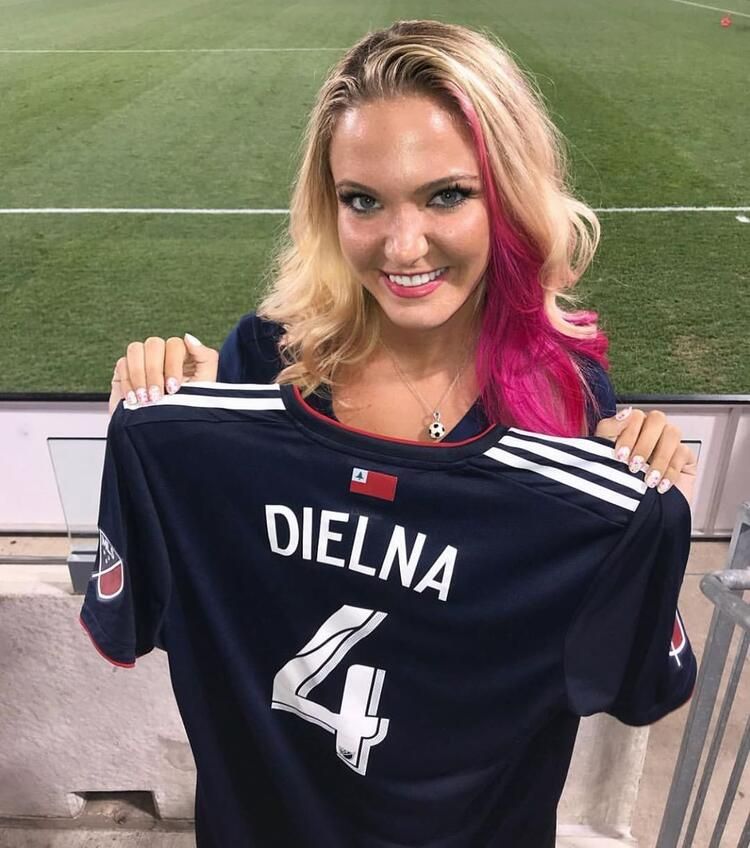 Emily Rogawski'nin Trabzonspor paylaşımı olay oldu 6