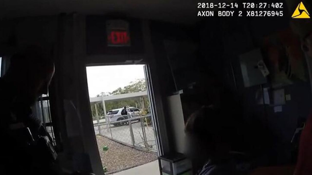 ABD polisinden engelli çocuğa ters kelepçe! 4