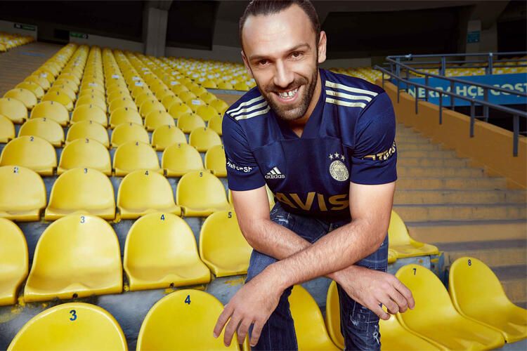 Fenerbahçe'nin yeni formaları satışa sunuldu 10