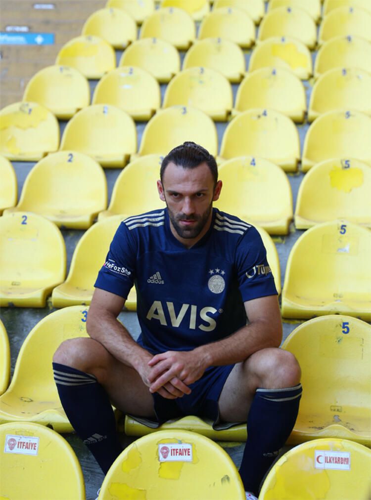 Fenerbahçe'nin yeni formaları satışa sunuldu 11