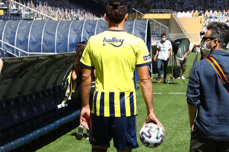 Fenerbahçe'nin yeni formaları satışa sunuldu 12