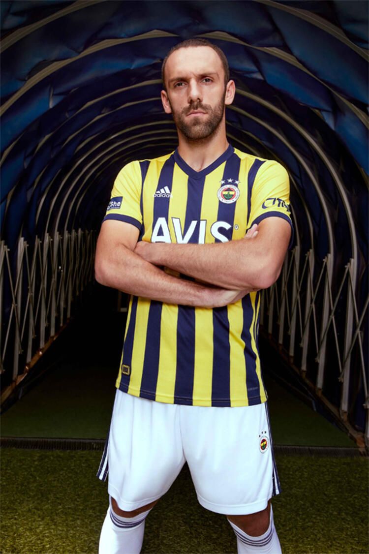 Fenerbahçe'nin yeni formaları satışa sunuldu 13