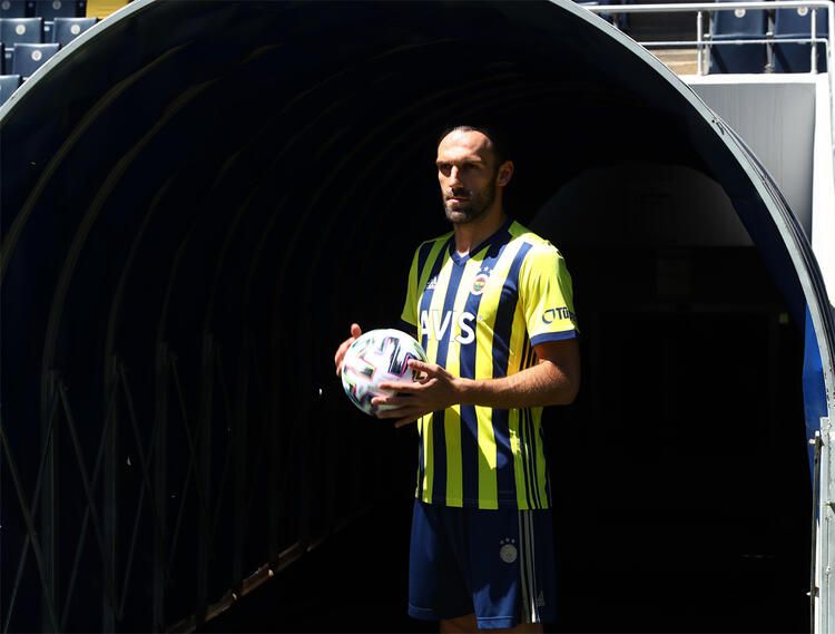 Fenerbahçe'nin yeni formaları satışa sunuldu 14