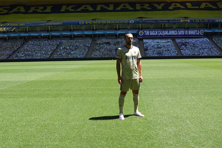 Fenerbahçe'nin yeni formaları satışa sunuldu 15