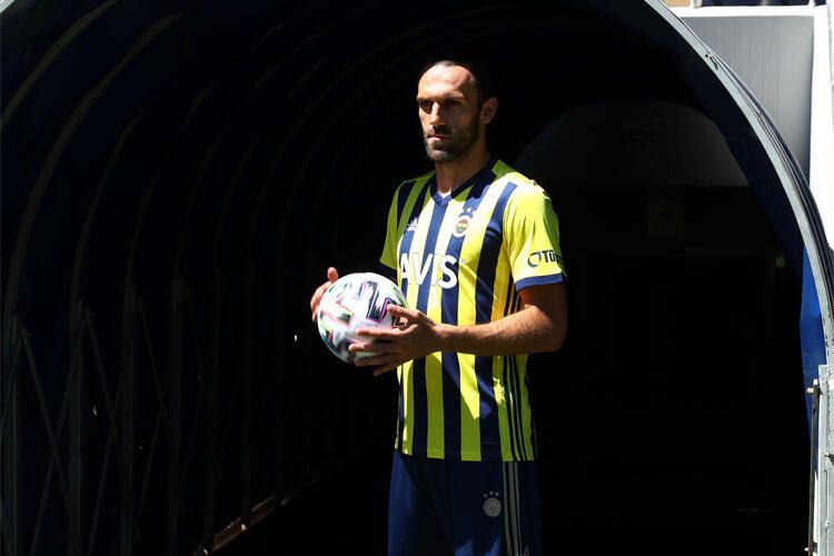 Fenerbahçe'nin yeni formaları satışa sunuldu 16
