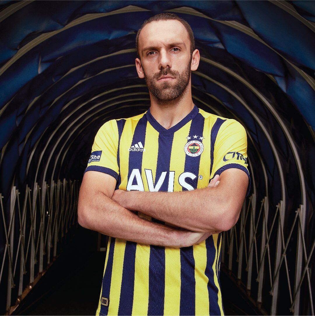 Fenerbahçe'nin yeni formaları satışa sunuldu 1