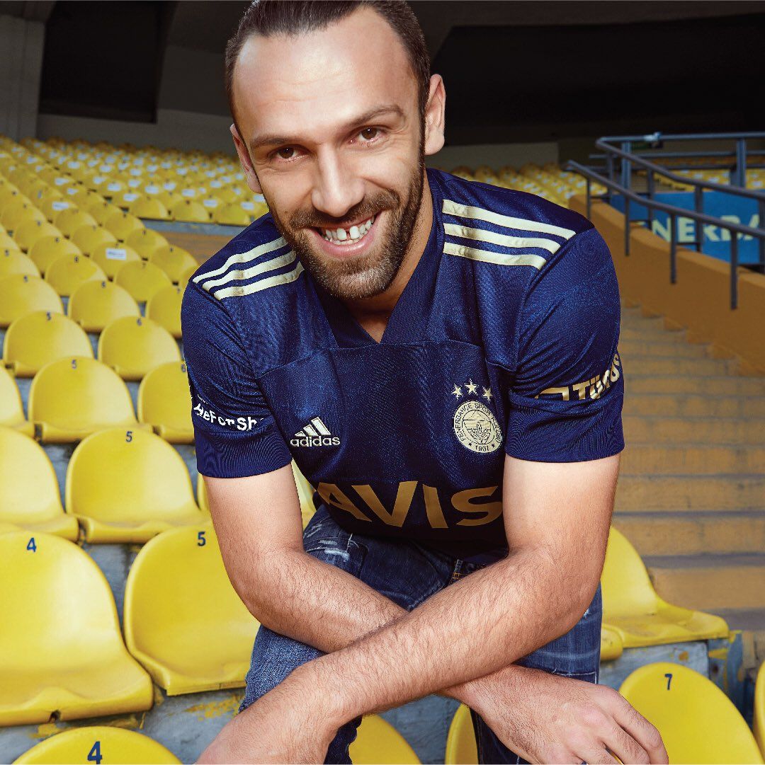Fenerbahçe'nin yeni formaları satışa sunuldu 2