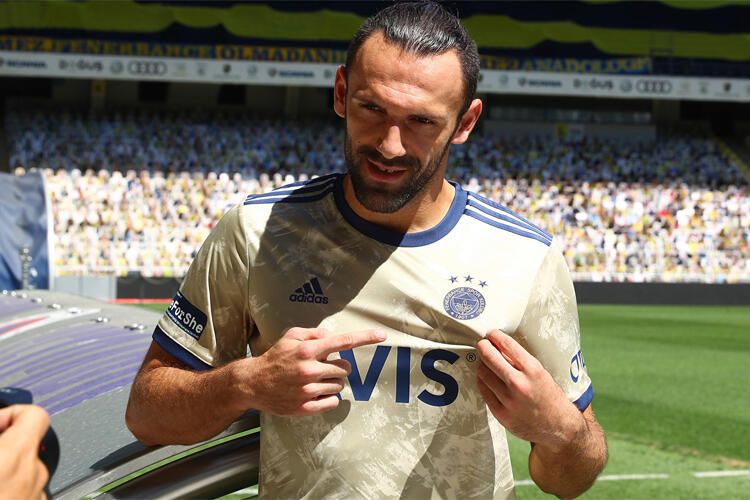 Fenerbahçe'nin yeni formaları satışa sunuldu 8
