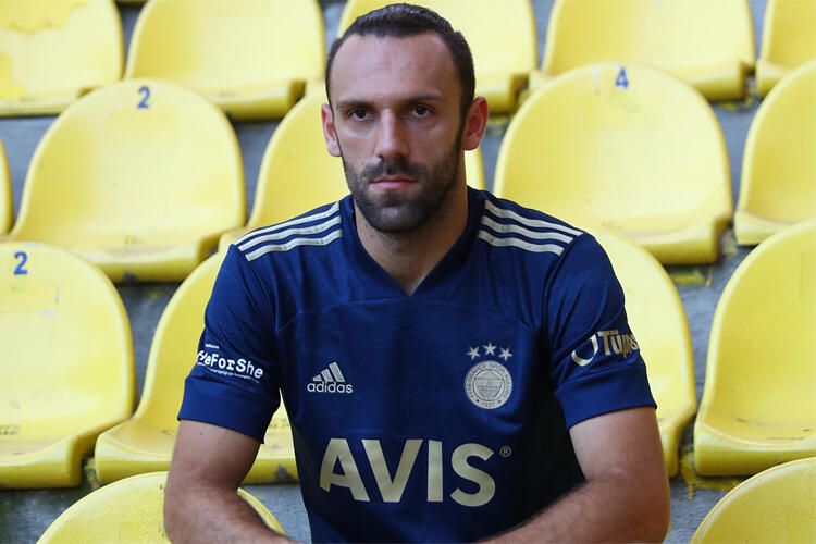 Fenerbahçe'nin yeni formaları satışa sunuldu 9
