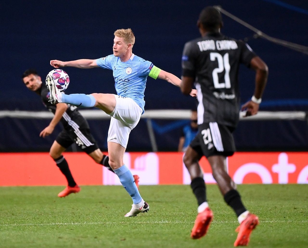 Lyon, Manchester City'i devirdi 12
