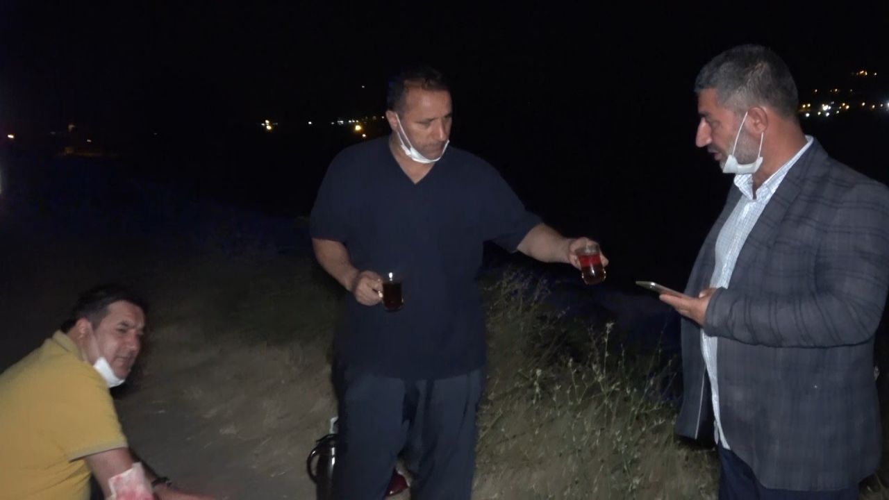 Hiçbir şey olmamış gibi çay keyfi yaptılar 7