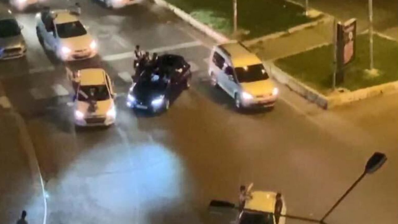 Diyarbakır'da düğün konvoyu oluşturup, kırmızı ışıkta halay çektiler! 6