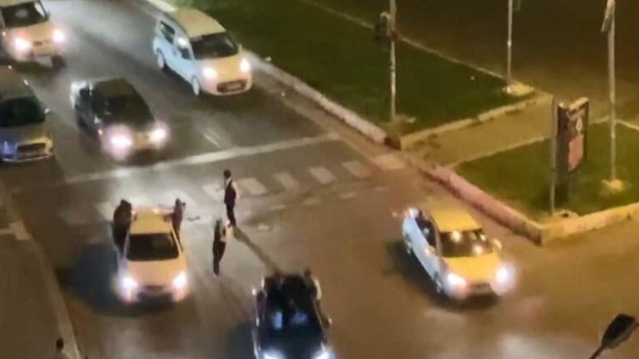 Diyarbakır'da düğün konvoyu oluşturup, kırmızı ışıkta halay çektiler! 7
