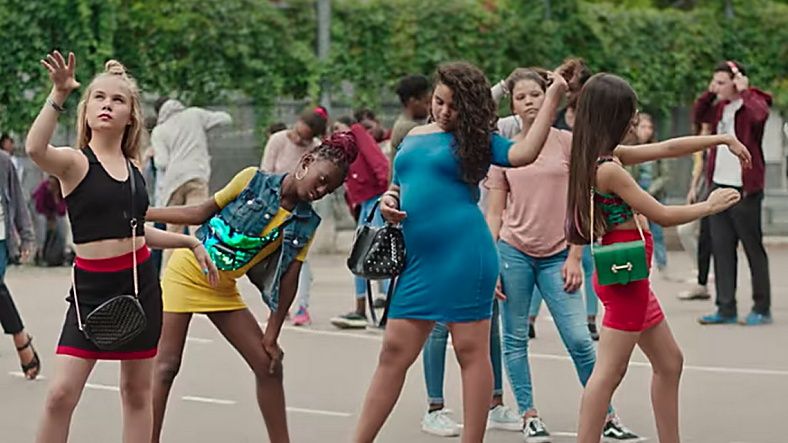 Pedofiliyi teşvik eden 'Minnoşlar' yayınlanmasın! 6