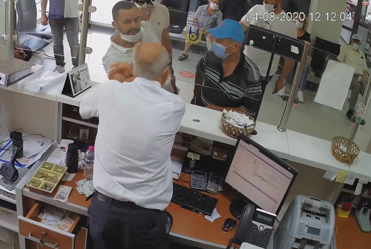 Tokat attı, yumrukladı, camları kırdı... 1