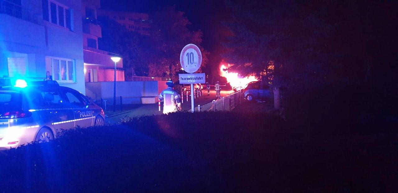 Almanya'da Türklere ait 10 otomobil kundaklandı 3