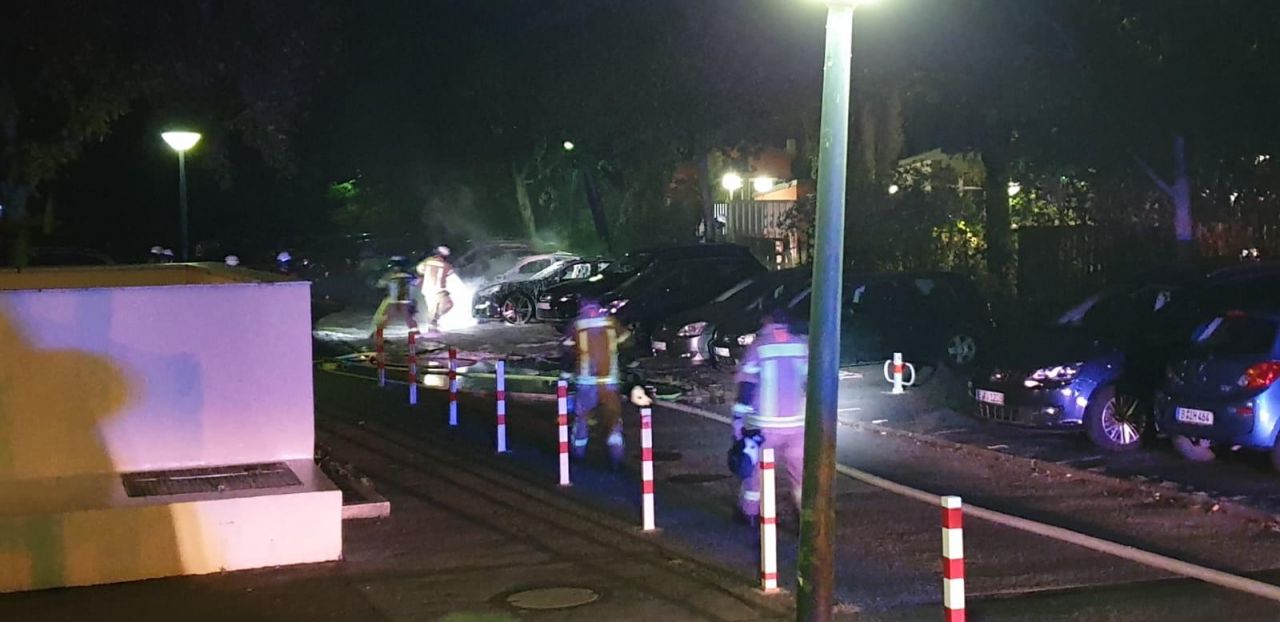 Almanya'da Türklere ait 10 otomobil kundaklandı 7