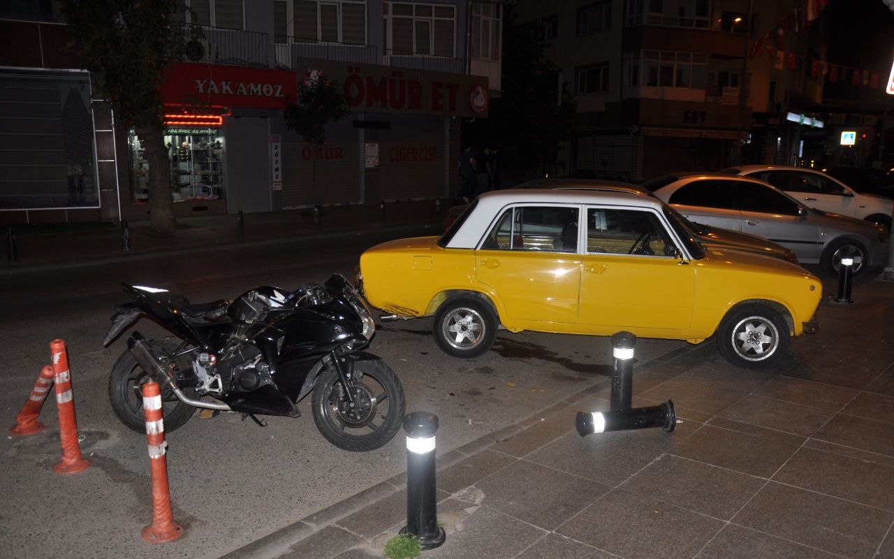 Virajı alamadı, otomobilin altına girdi 5