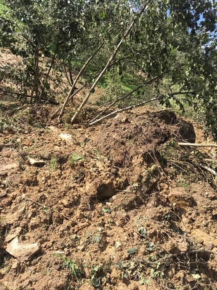 Mahalle adı gibi 5 metre aşağı kaydı 24