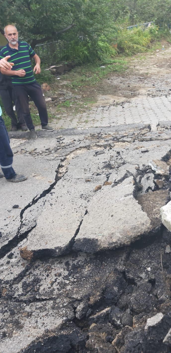 Mahalle adı gibi 5 metre aşağı kaydı 14
