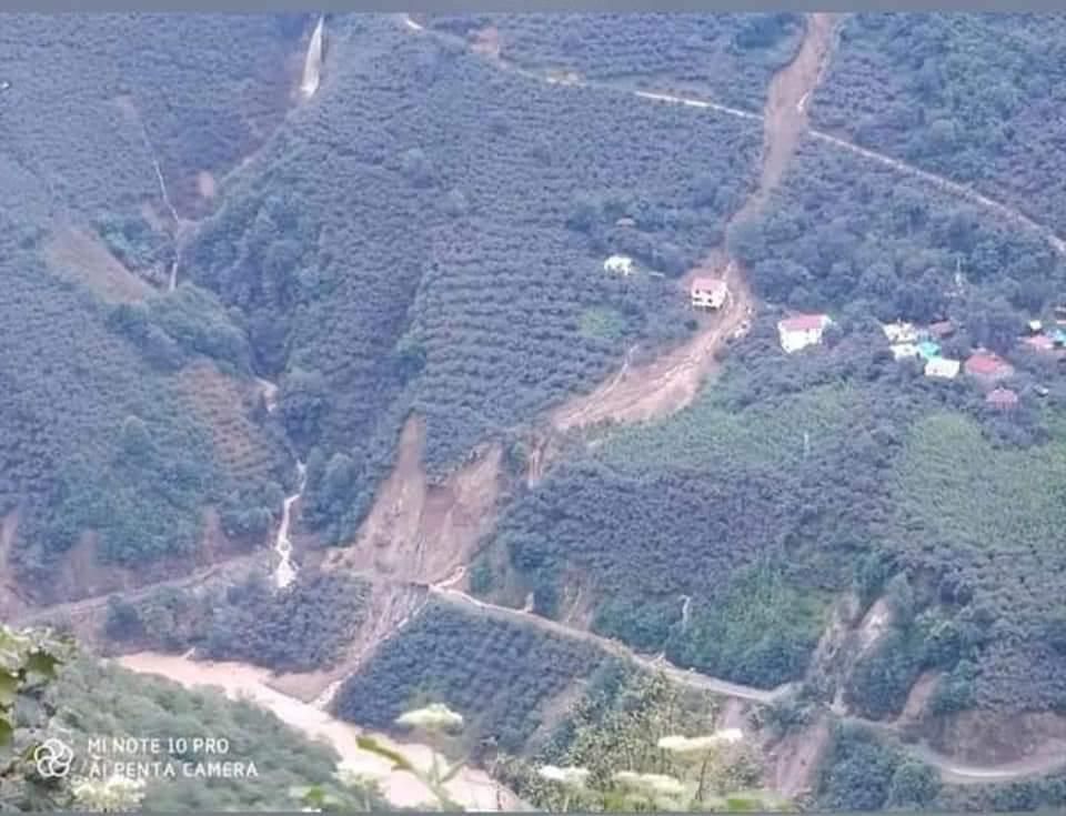 Mahalle adı gibi 5 metre aşağı kaydı 20